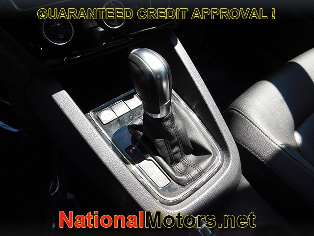 Volkswagen Jetta Vehicle Full-screen Gallery Image 20