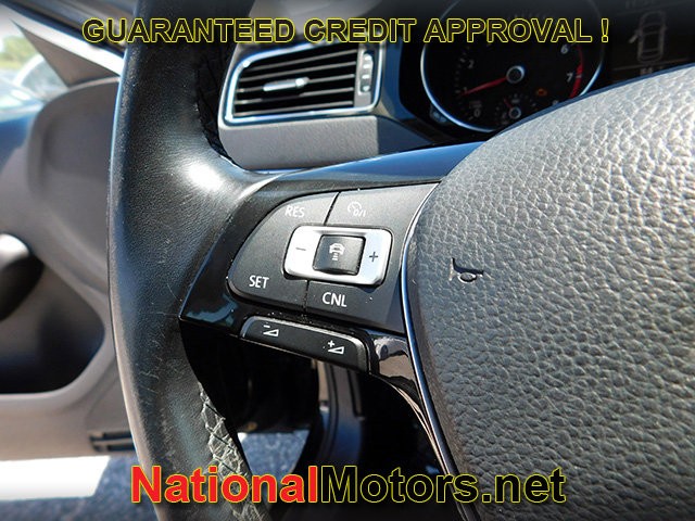 Volkswagen Jetta Vehicle Full-screen Gallery Image 22
