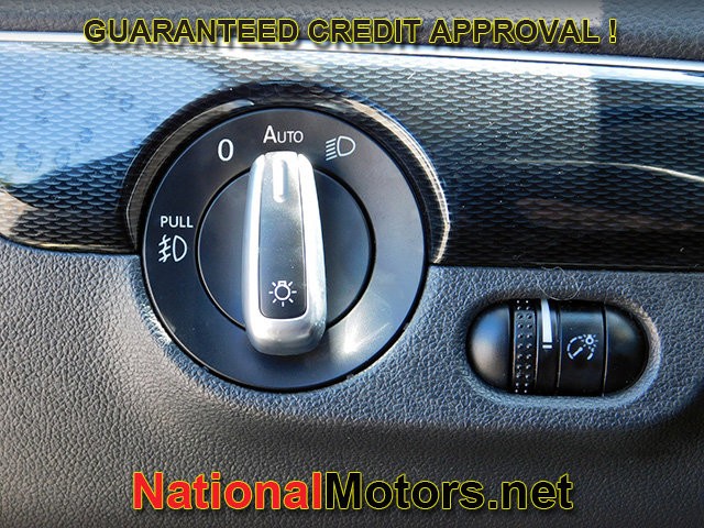 Volkswagen Jetta Vehicle Full-screen Gallery Image 24