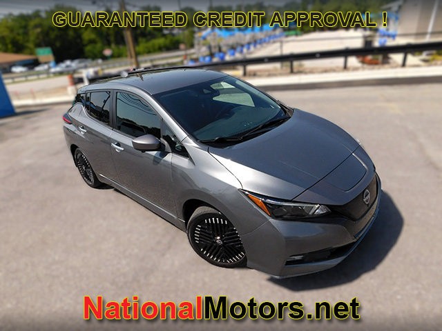 Nissan LEAF Vehicle Full-screen Gallery Image 02