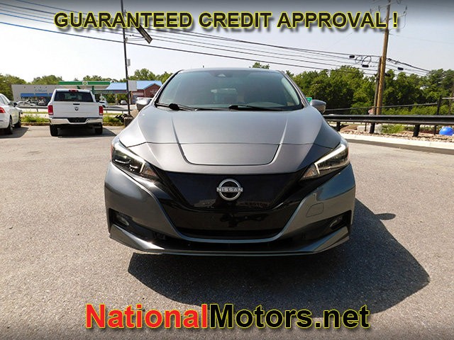 Nissan LEAF Vehicle Full-screen Gallery Image 03