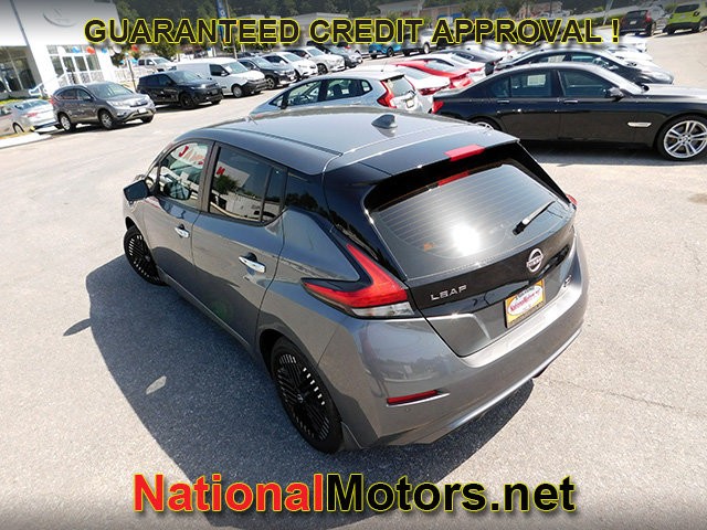 Nissan LEAF Vehicle Full-screen Gallery Image 06