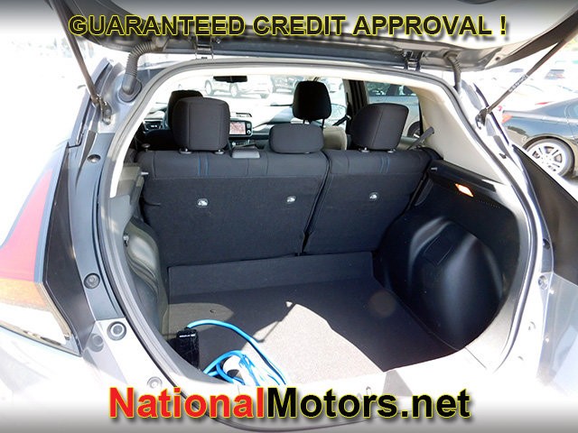 Nissan LEAF Vehicle Full-screen Gallery Image 08