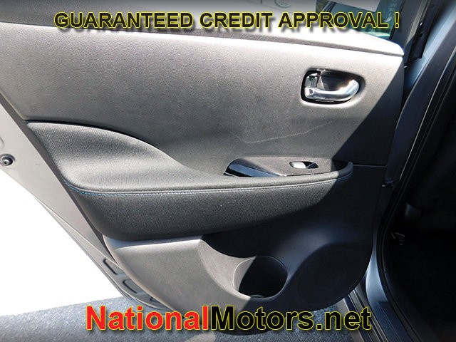 Nissan LEAF Vehicle Full-screen Gallery Image 10