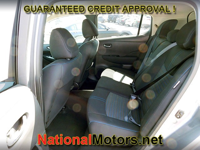 Nissan LEAF Vehicle Full-screen Gallery Image 11