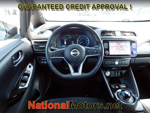 Nissan LEAF Vehicle Full-screen Gallery Image 12