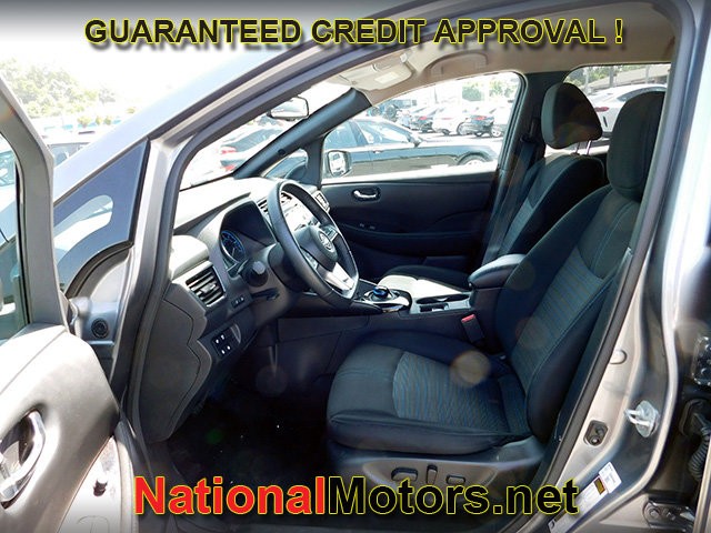 Nissan LEAF Vehicle Full-screen Gallery Image 14