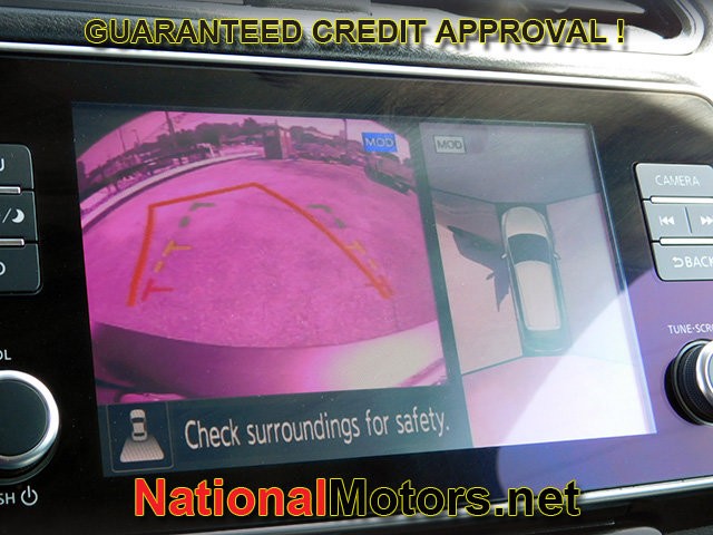 Nissan LEAF Vehicle Full-screen Gallery Image 17