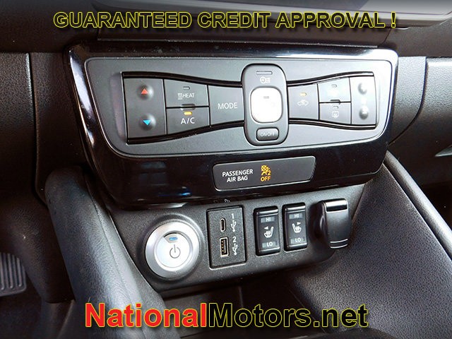 Nissan LEAF Vehicle Full-screen Gallery Image 18