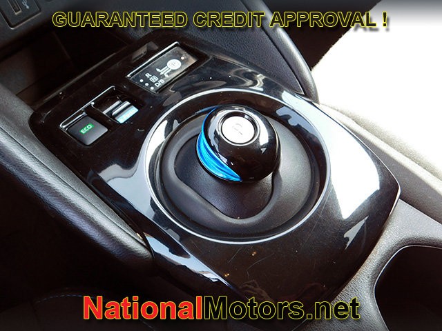 Nissan LEAF Vehicle Full-screen Gallery Image 19