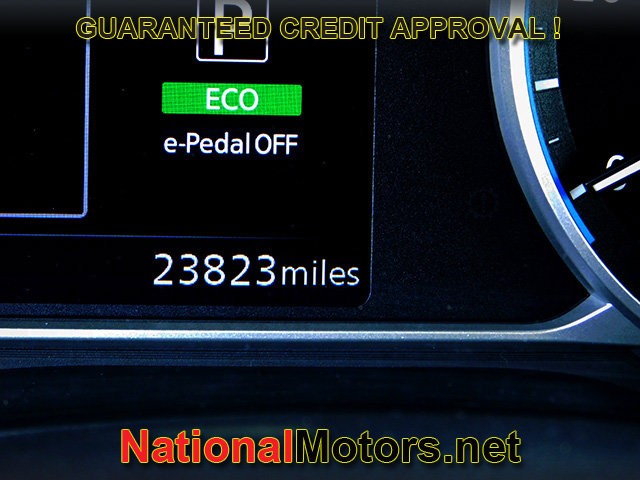 Nissan LEAF Vehicle Full-screen Gallery Image 22