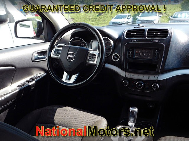 Dodge Journey Vehicle Full-screen Gallery Image 09