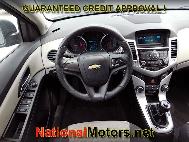 Chevrolet Cruze Vehicle Full-screen Gallery Image 09