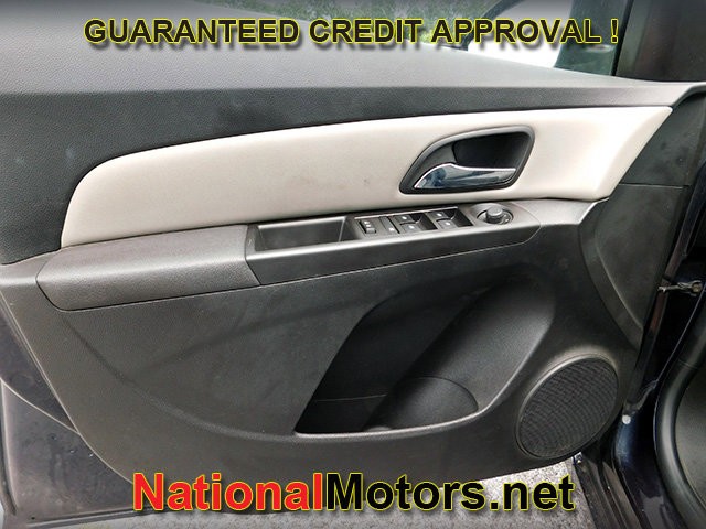 Chevrolet Cruze Vehicle Full-screen Gallery Image 10