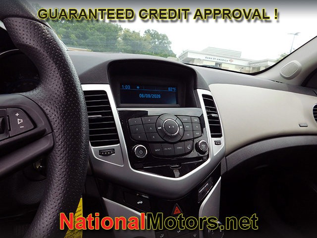 Chevrolet Cruze Vehicle Full-screen Gallery Image 12