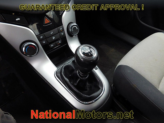 Chevrolet Cruze Vehicle Full-screen Gallery Image 13