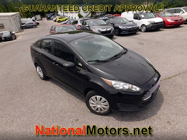 Ford Fiesta Vehicle Full-screen Gallery Image 02