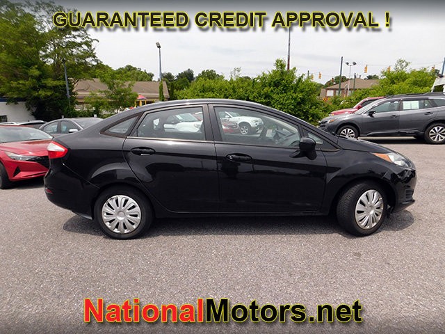 Ford Fiesta Vehicle Full-screen Gallery Image 04