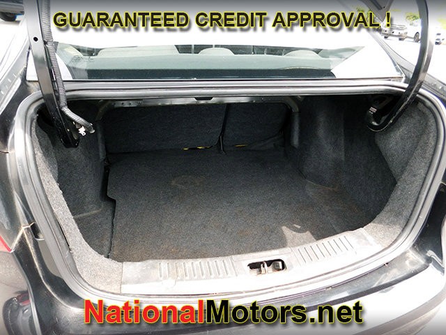 Ford Fiesta Vehicle Full-screen Gallery Image 06