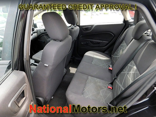 Ford Fiesta Vehicle Full-screen Gallery Image 08