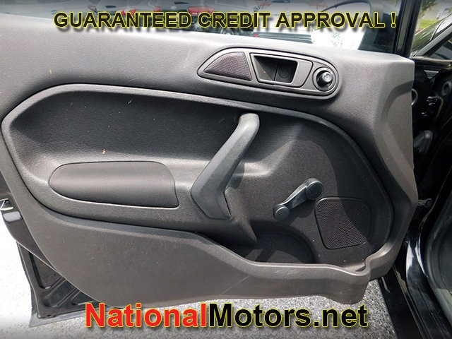 Ford Fiesta Vehicle Full-screen Gallery Image 10
