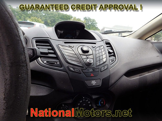 Ford Fiesta Vehicle Full-screen Gallery Image 11