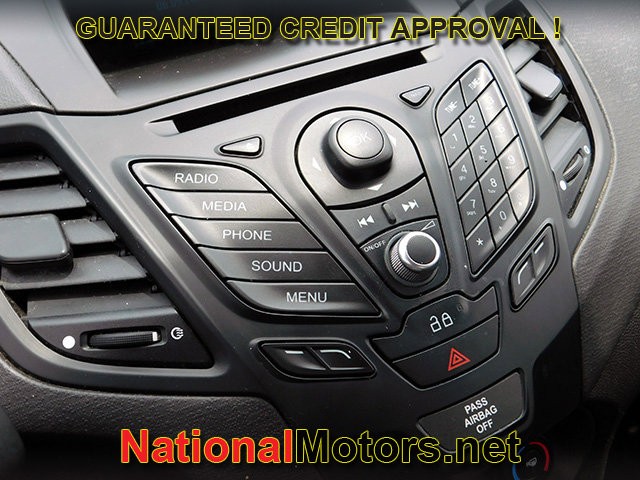 Ford Fiesta Vehicle Full-screen Gallery Image 12
