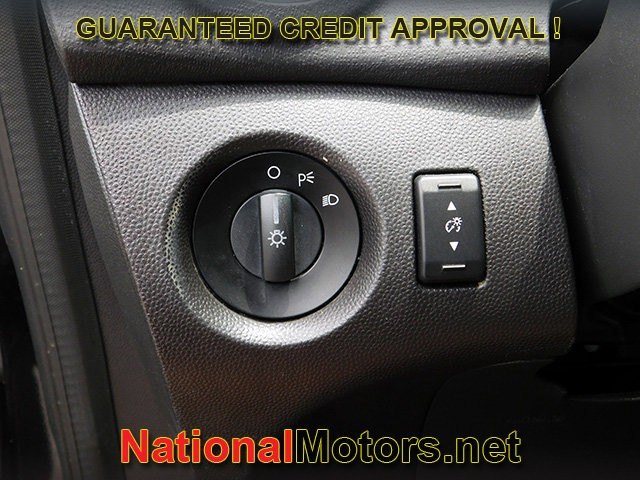 Ford Fiesta Vehicle Full-screen Gallery Image 16