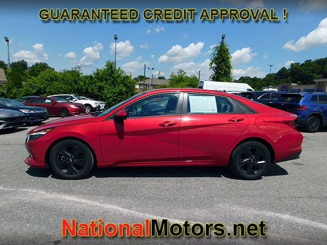 Hyundai Elantra Vehicle Full-screen Gallery Image 03