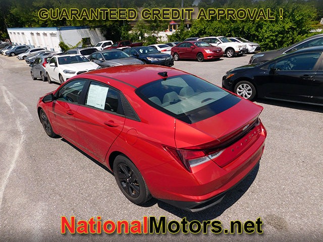 Hyundai Elantra Vehicle Full-screen Gallery Image 05