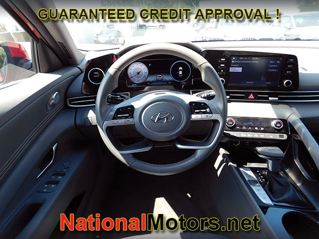 Hyundai Elantra Vehicle Full-screen Gallery Image 09