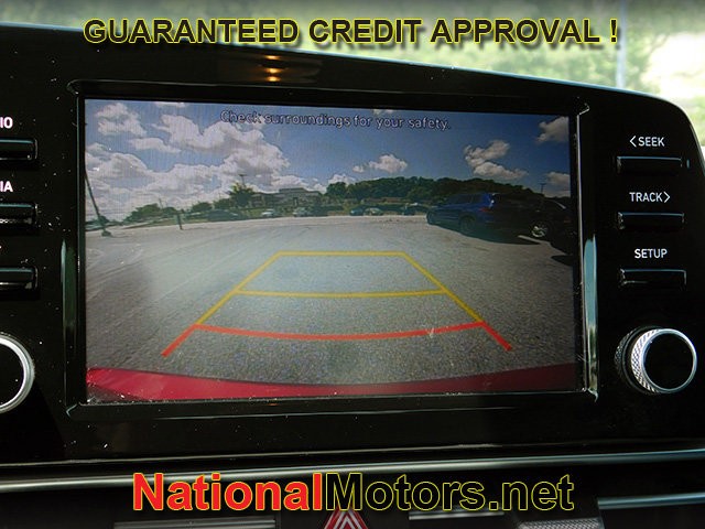 Hyundai Elantra Vehicle Full-screen Gallery Image 13
