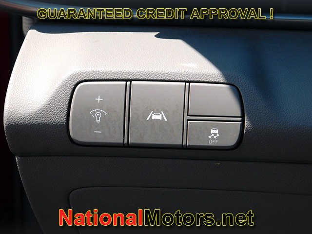 Hyundai Elantra Vehicle Full-screen Gallery Image 18