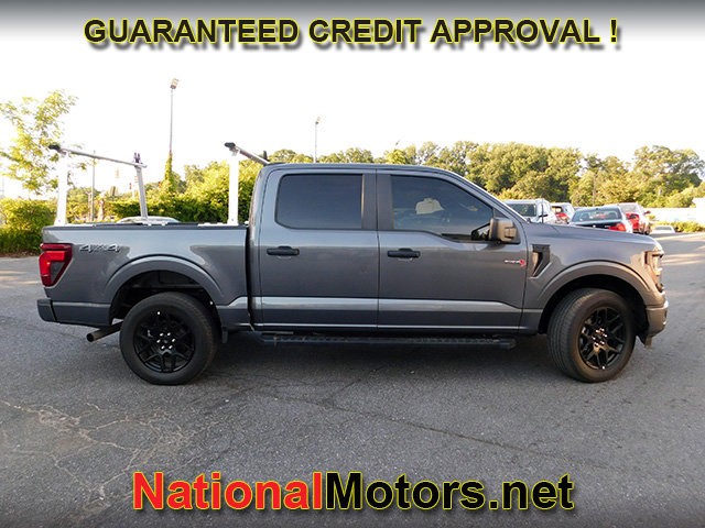 Ford F-150 Vehicle Full-screen Gallery Image 02