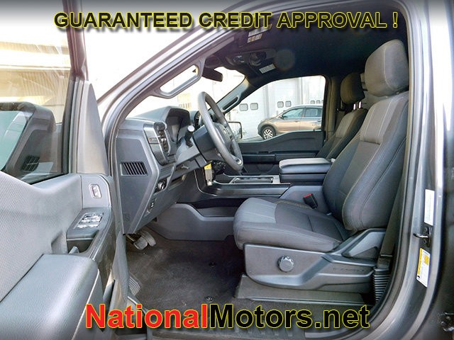 Ford F-150 Vehicle Full-screen Gallery Image 12
