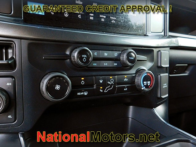 Ford F-150 Vehicle Full-screen Gallery Image 16