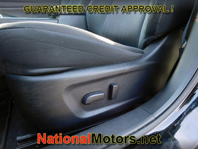 Nissan Altima Vehicle Full-screen Gallery Image 11