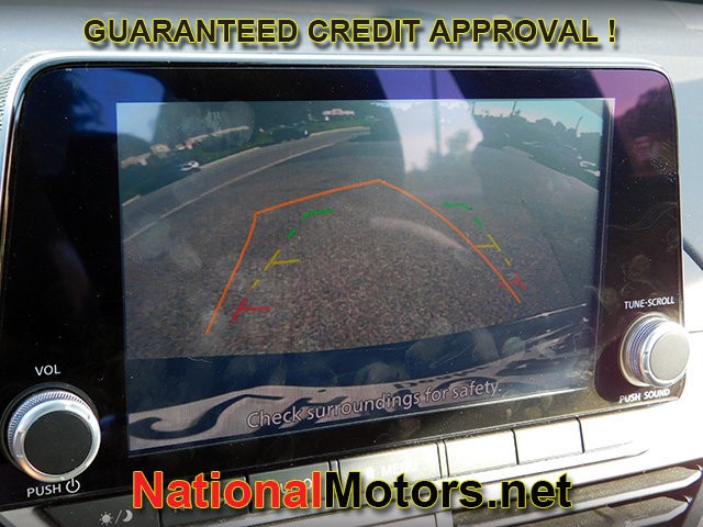 Nissan Altima Vehicle Full-screen Gallery Image 13