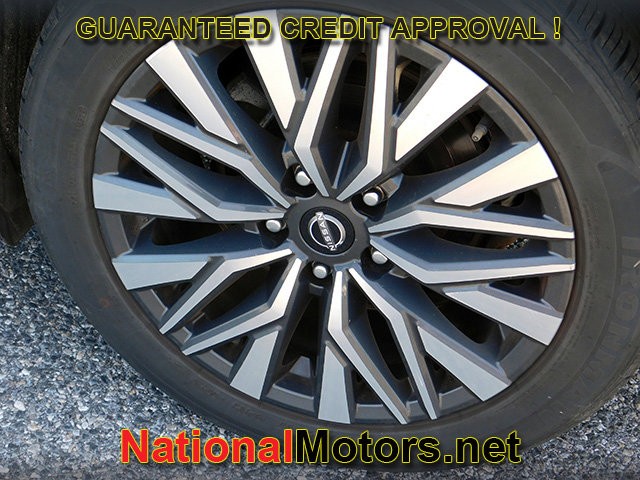 Nissan Altima Vehicle Full-screen Gallery Image 06