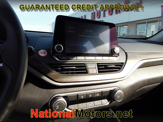 Nissan Altima Vehicle Full-screen Gallery Image 14
