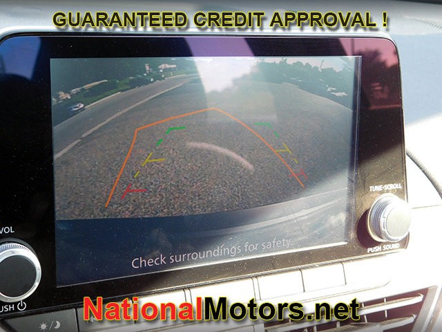 Nissan Altima Vehicle Full-screen Gallery Image 15