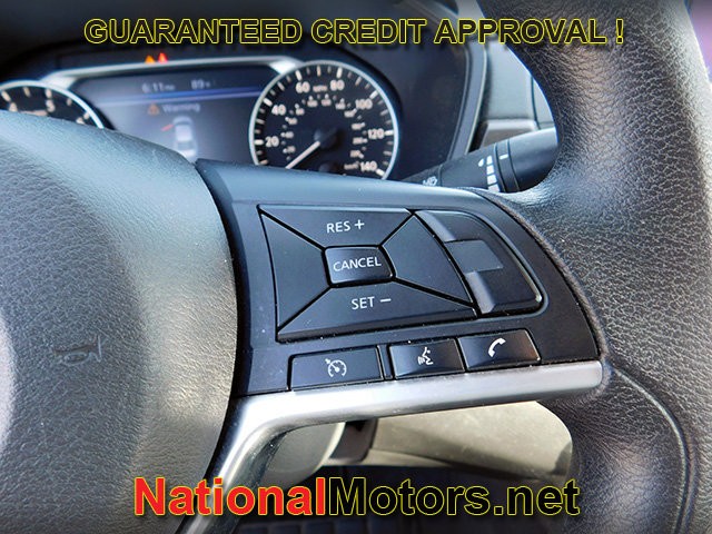 Nissan Altima Vehicle Full-screen Gallery Image 17