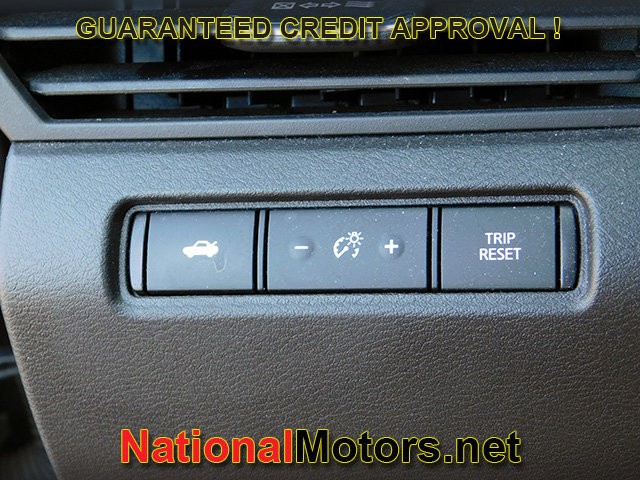 Nissan Altima Vehicle Full-screen Gallery Image 20