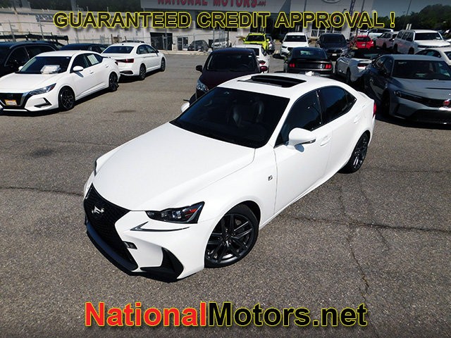 Lexus IS Vehicle Full-screen Gallery Image 02