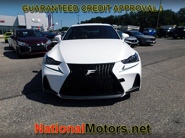 Lexus IS Vehicle Full-screen Gallery Image 03