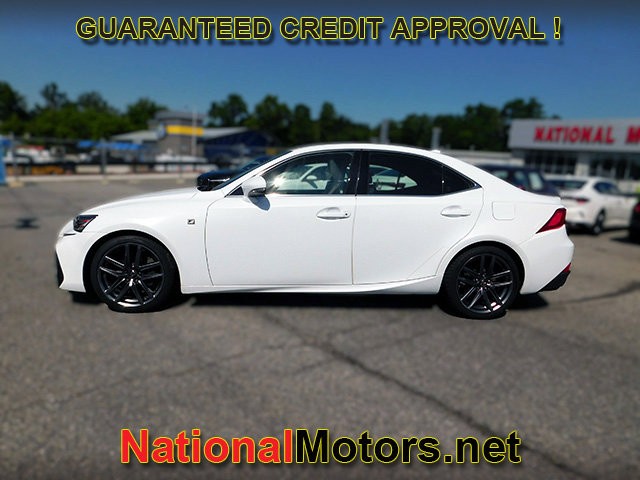 Lexus IS Vehicle Full-screen Gallery Image 04