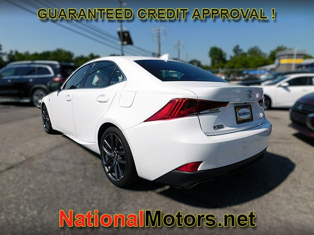 Lexus IS Vehicle Full-screen Gallery Image 05