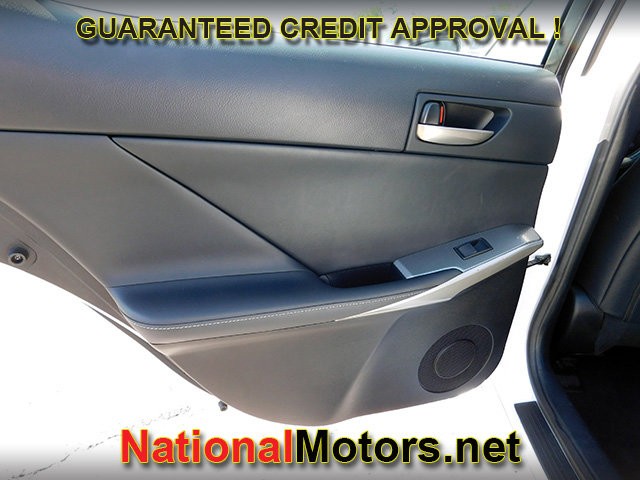 Lexus IS Vehicle Full-screen Gallery Image 11