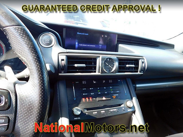 Lexus IS Vehicle Full-screen Gallery Image 19