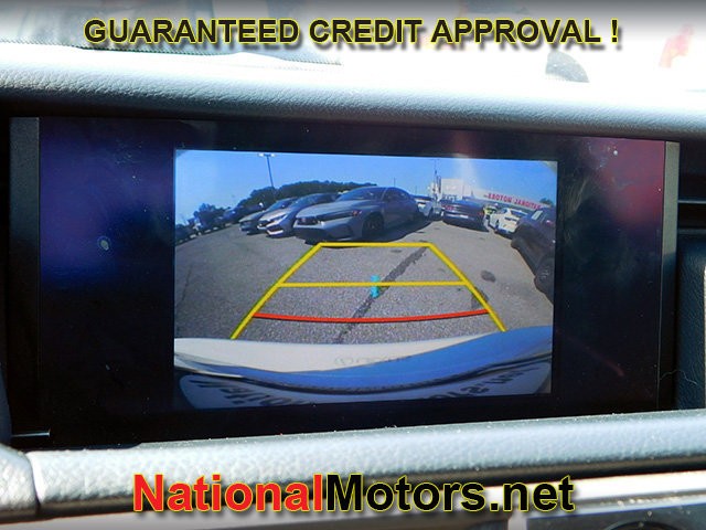 Lexus IS Vehicle Full-screen Gallery Image 20